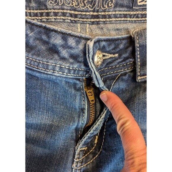 Miss Me Denim Jeans Womens Size 31 Mid Rise Easy Crop Embroidered Buckle Exclusi - Picture 4 of 7